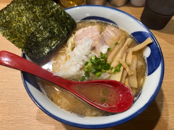 「中華そば（中華そばを大盛りにする）」@濃厚つけそば・中華そば のぶ良しの写真