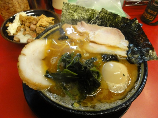 「ラーメン800円普通バラ50円」@柏 王道家の写真