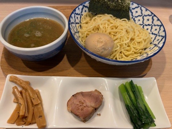 「［春夏限定］醤油つけ麺900円崩れ味玉50円」@麺屋 幸生の写真
