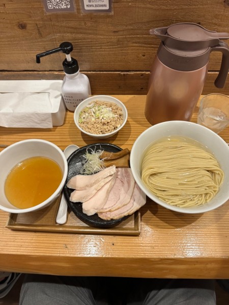 「つけ麺300g塩かき油特製トッピング鶏挽肉丼」@麺屋鈴春の写真