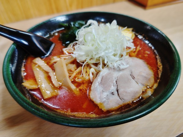 「鉄火麺９００円」@味源 河辺店の写真