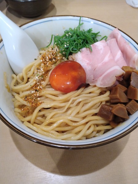 「「まぜそば」850円」@らぁ麺 くろ渦の写真