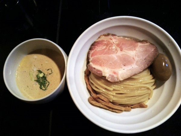 「【夏メニュー】冷しホワイトつけ、味玉」@七福軒の写真