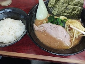 「ラーメン並(すべての普通)(サービス小ライス)(750)」@横浜ラーメン武蔵家 菊名店の写真