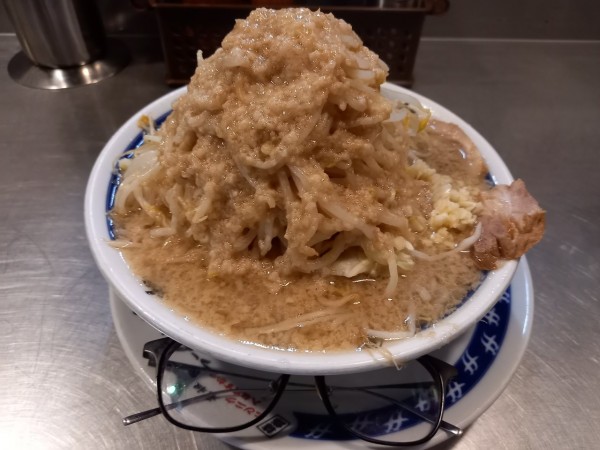 「塩ラーメン?(野菜多め・脂マシマシ・ニンニク少し・やわらかめ)」@らーめん大 蒲田店の写真