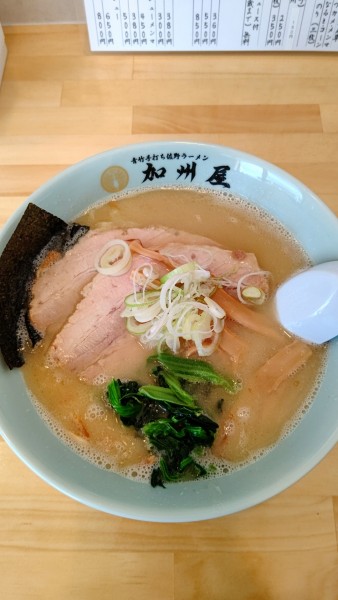 「豚白湯ラーメン（塩）　900円」@青竹手打ち佐野ラーメン 加州屋の写真