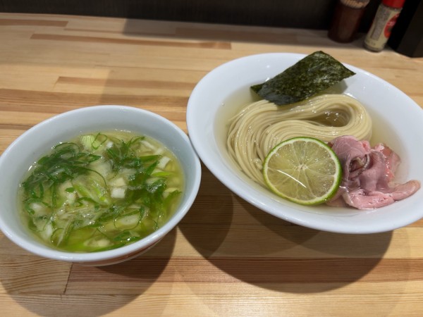 「［限定］昆布水つけ麺　白　920円」@一番だしラーメン しんせんの写真