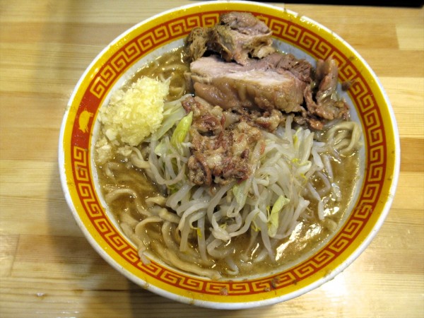 「ラーメン半麺（880円）」@えどもんど 中野の写真