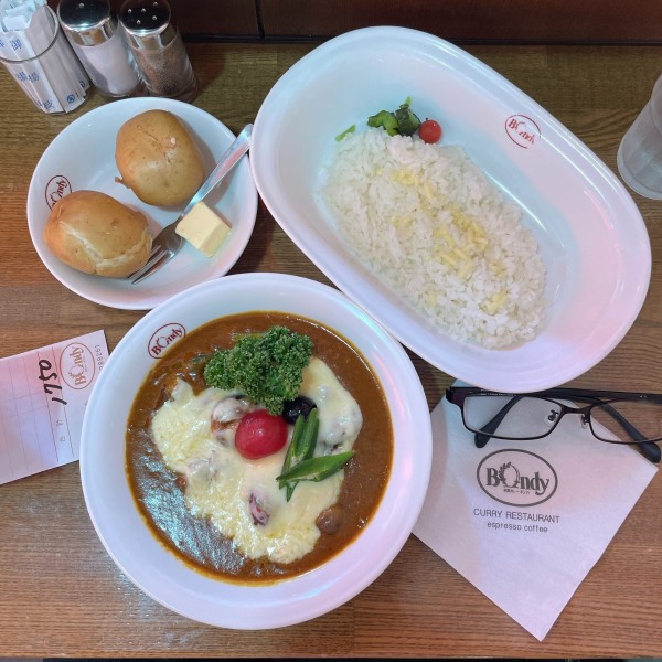 「野菜カレー(辛口)+チーズ」@欧風カレー Bondy 神田小川町店の写真