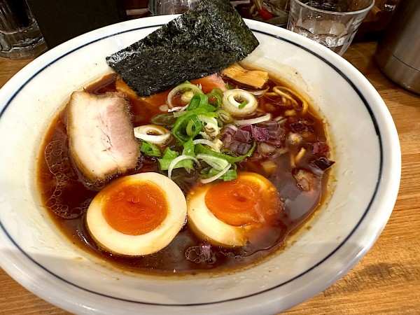 「一心ブラック煮玉子ラーメン」@ラーメン一心 本店の写真