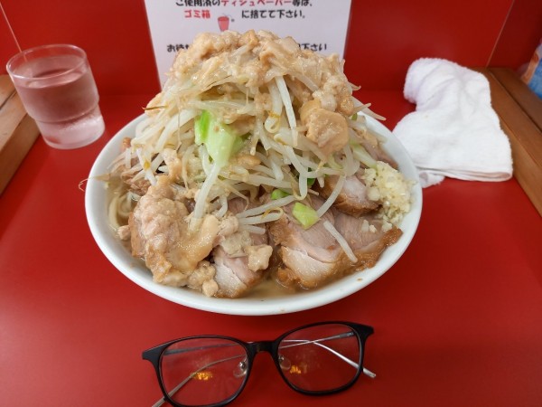 「小豚(にんにく少し・あぶら)」@ラーメン二郎 神田神保町店の写真