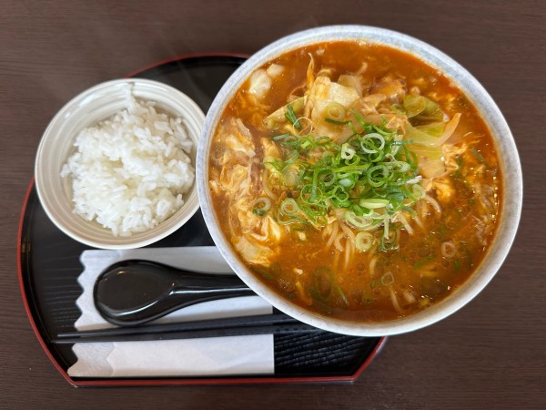 「カルビラーメン980円」@kitchen&Cafe ピースの写真