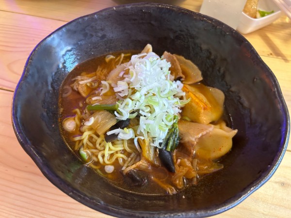 「麻辣パラダイス麻辣湯麺867円+レモンサワー 他」@広州Greco函館本町  五稜郭店の写真