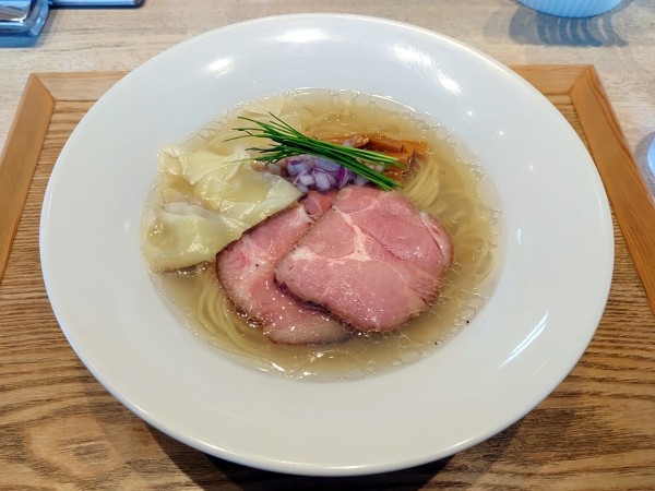 「宍道湖しじみ中華蕎麦 塩」@宍道湖しじみ中華蕎麦 琥珀 東京本店の写真
