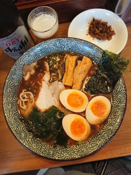 「瓶ビール＋魚豚ラーメン 並＋煮玉子」@屯ちん 池袋西口店の写真