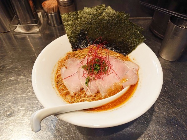 「スパイシー超熟成味噌の牡蠣蕎麦」@さんじの写真