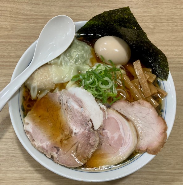 「特製ラーメン+麺大盛」@覆めん 花木の写真