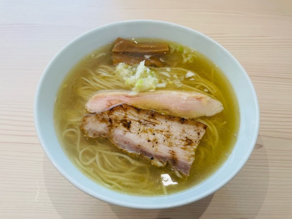 「塩ラーメン850円＋大盛り150円」@らーめん藁の写真
