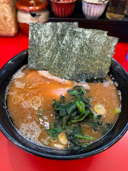 「ラーメン　麺少なめ」@杉田家 千葉駅前店の写真