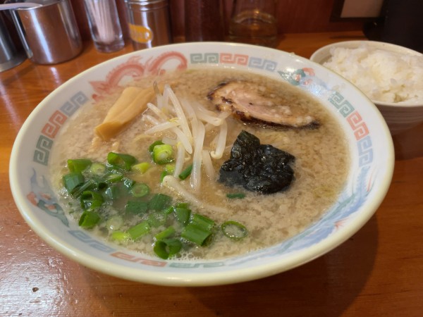 「ラーメン　半ライス」@中華そば専門店 木八 三島店の写真