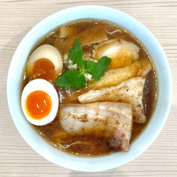 「特製しょうゆらーめん、麺大盛り」@らーめん藁の写真