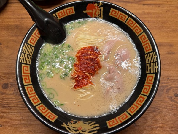 「天然とんこつラーメン」@一蘭 新橋店の写真