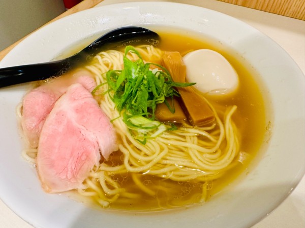 「味玉塩らーめん【950円】」@麺笑の写真