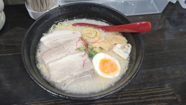 「こってりとりしん塩角煮ラーメン」@地鶏白醤油拉麺 鶏真 大街道店の写真