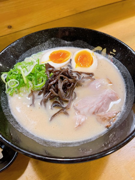 「煮玉子ラーメン」@らーめん二男坊 博多本店の写真