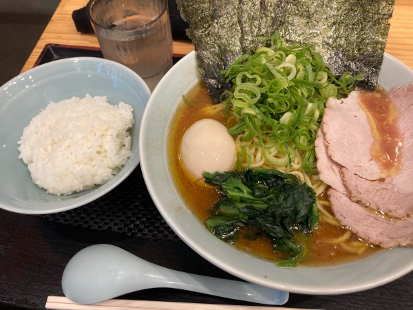 「特製ラーメン中(カタメコイメオオメ)¥1000+無料ライス小」@ラーメン見田家の写真