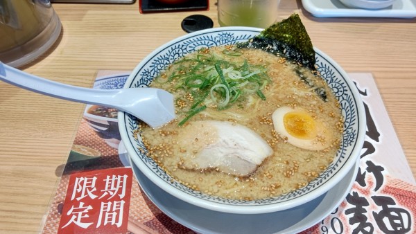 「熟成醤油とんこつラーメン（白）」@丸源ラーメン 三ツ境店の写真