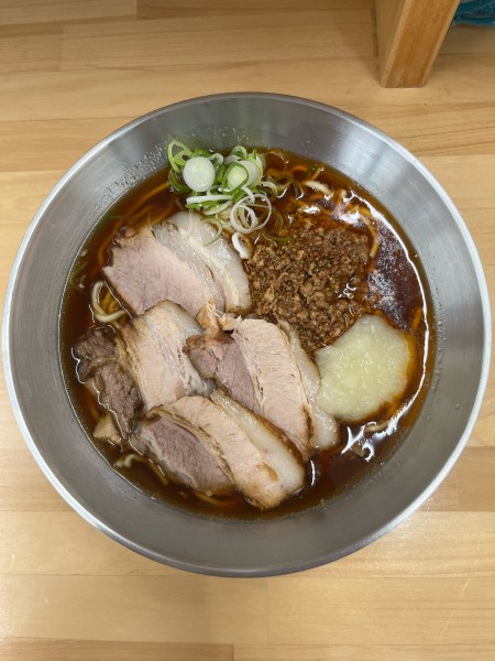 「激辛ラーメン 800円、にんにくW増し 50円」@王子金麦ラーメンの写真