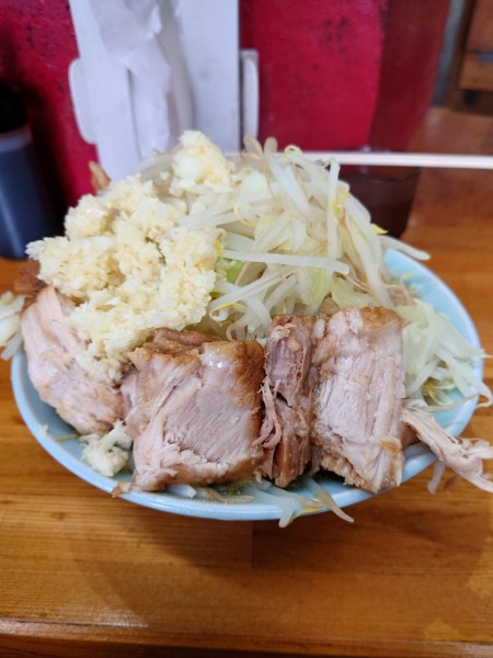 「チャーシュー麺  野菜マシ  ニンニク」@ラーメン髭の写真