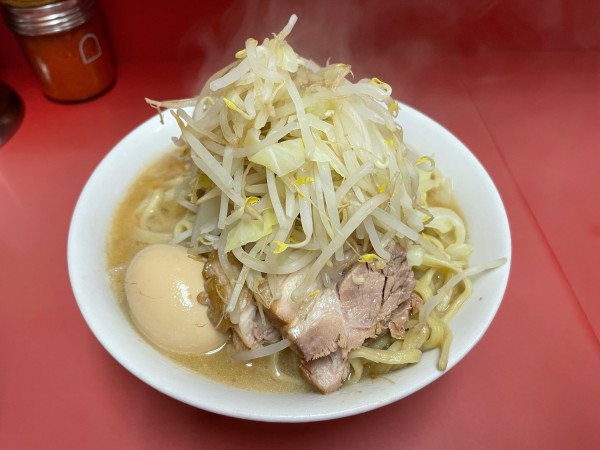「小(¥850) 味玉(¥100)」@ラーメン二郎 ひばりヶ丘駅前店の写真