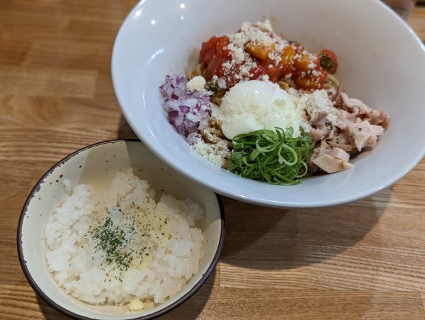 「10食限定トマトのまぜそば」@RAMEN TOMOの写真