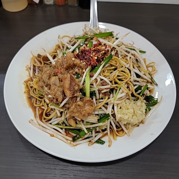 「【夜限定】皿ヒロシ 麺少なめ ショウガ アブラ」@元祖スタミナ満点らーめんすず鬼 狭山ヶ丘分店の写真