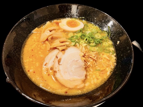 「みそらーめん 1,100円」@まるはちラーメンの写真