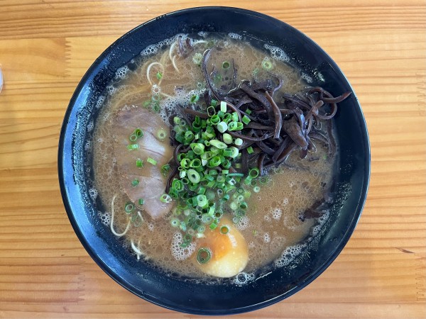 「豚骨ラーメン＋替玉」@豚骨ラーメン 新井商店の写真
