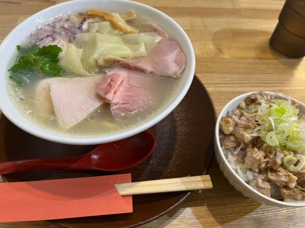 「特製しろだししなそば＆チャーシュー飯」@手打ち正麺 Hachimitsuの写真