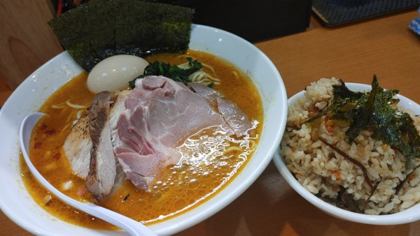 「蛤×鰹×味噌 特製味噌らーめん・麺の大盛り・炊き込みご飯」@中華そば 円月の写真