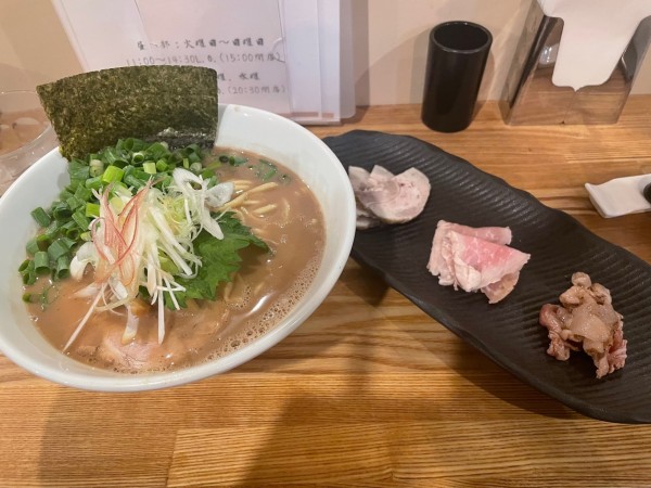 「極豚ラーメン（大盛）+九条ネギ」@ナナメ上をゆくの写真