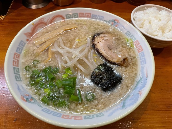 「ラーメン　半ライス」@中華そば専門店 木八 三島店の写真