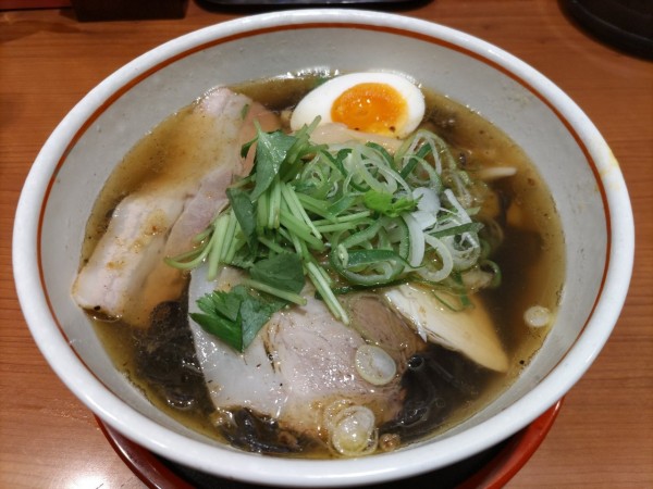「焙煎小麦塩中華」@富良野 とみ川 東京ラーメンストリート店の写真