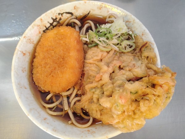 「かき揚げそば＋コロッケ天（９０円）＝５００円」@田舎そば かさいの写真