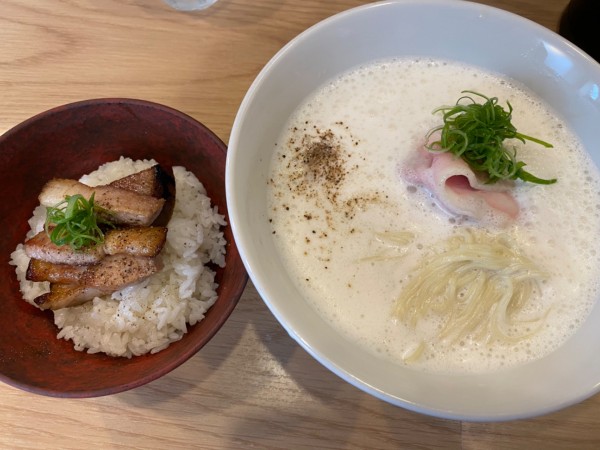 「鶏白湯crema+日替りお肉ご飯 1200+400」@らーめんMAIKAGURAの写真