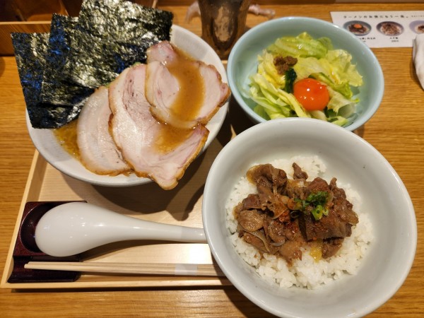 「ネオ家系　飛粋コラボ」@ソラノイロ ARTISAN NOODLESの写真