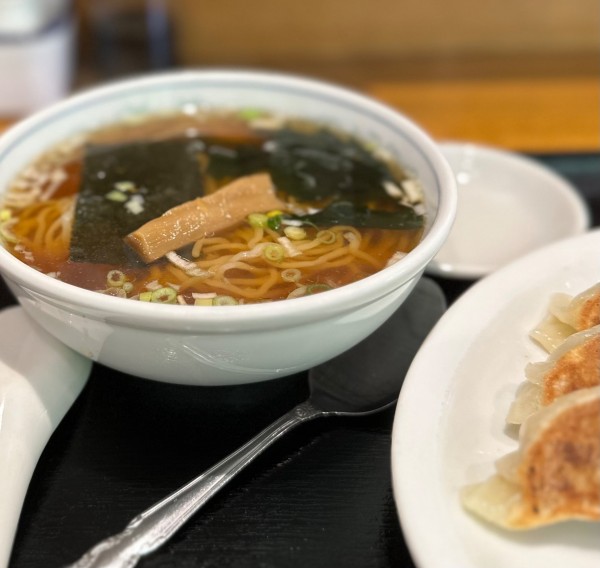 「半ラーメン　醤油」@上海菜館の写真