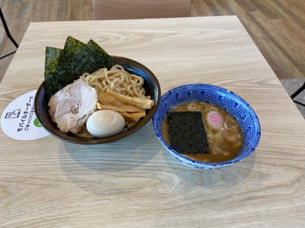 「特製つけ麺(並)(1090円)」@次念序 ふかや花園プレミアムアウトレット店の写真