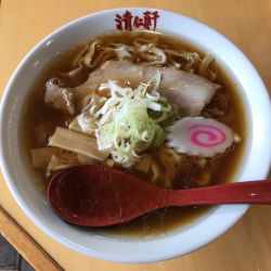 懐かしの醤油ラーメン　830円