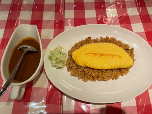 「フワッとオムレツカレー（スパイシー）」@MONTENVERSの写真
